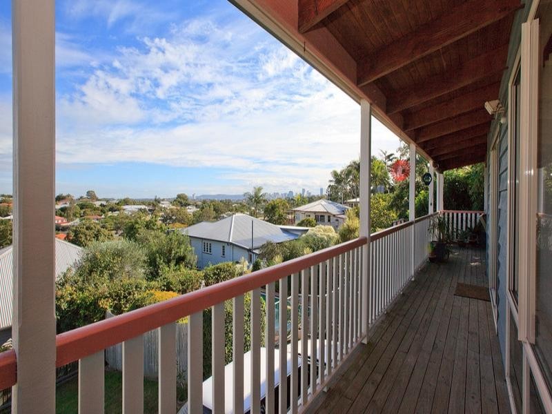 9A Majestic Outlook, Seven Hills QLD 4170