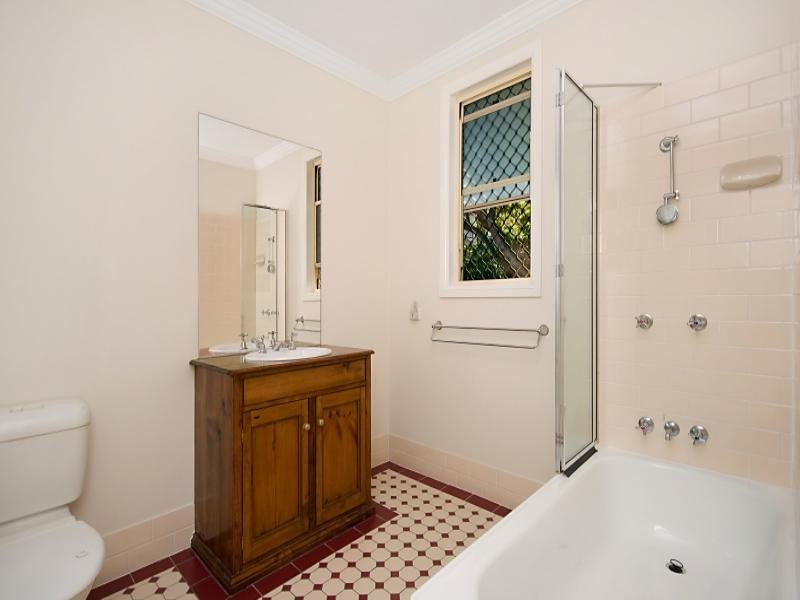 4/52 Longfellow Street, Norman Park QLD 4170