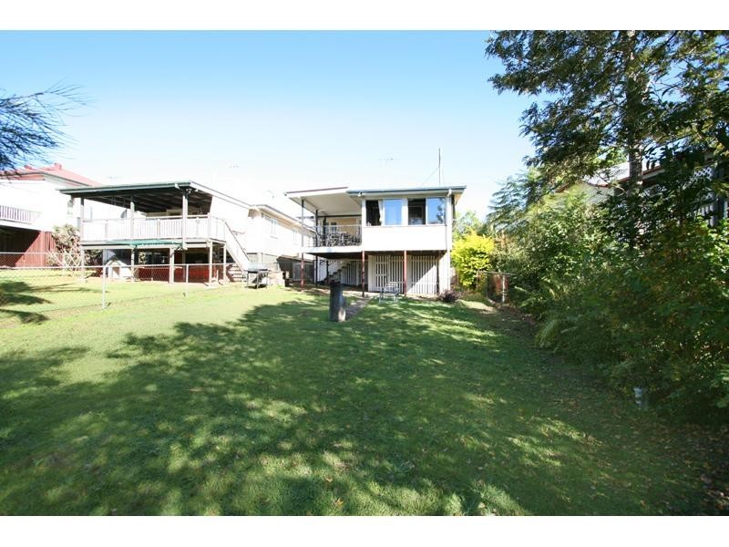 140 Macrossan Avenue, Norman Park QLD 4170