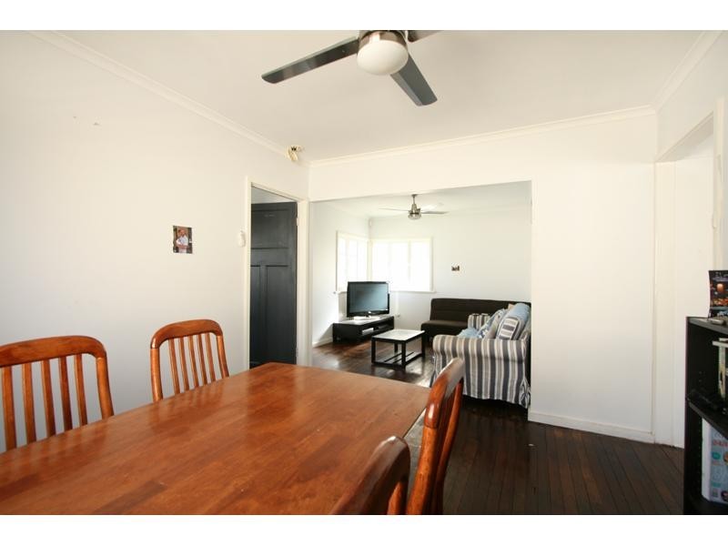 140 Macrossan Avenue, Norman Park QLD 4170