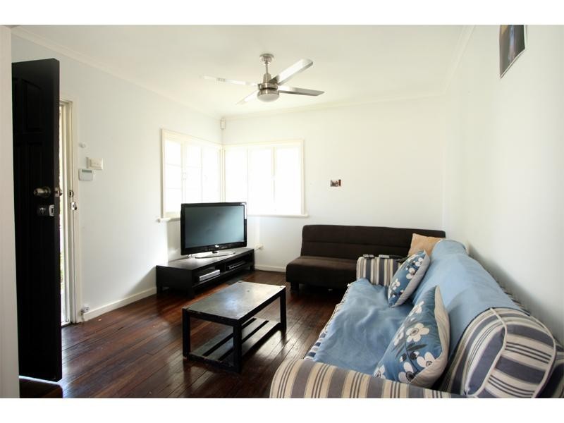 140 Macrossan Avenue, Norman Park QLD 4170