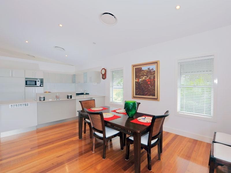 12 Melbourne Avenue, Camp Hill QLD 4152