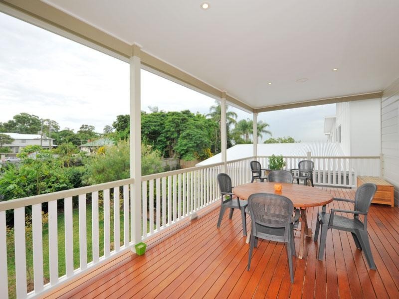 12 Melbourne Avenue, Camp Hill QLD 4152