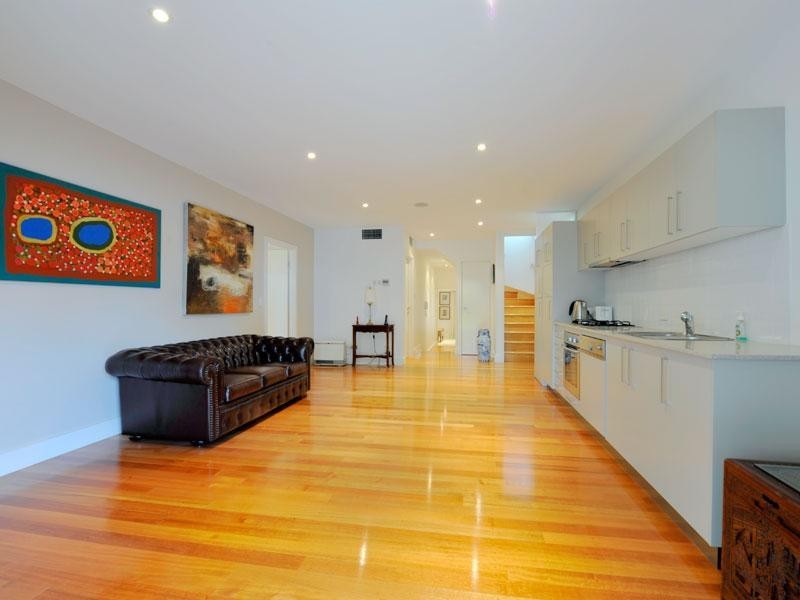 12 Melbourne Avenue, Camp Hill QLD 4152