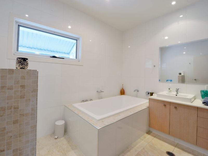 12 Melbourne Avenue, Camp Hill QLD 4152