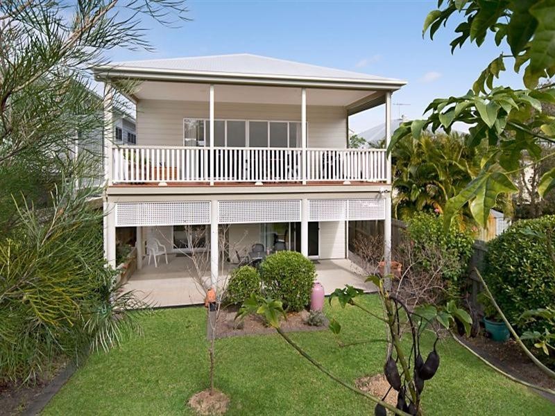 12 Melbourne Avenue, Camp Hill QLD 4152