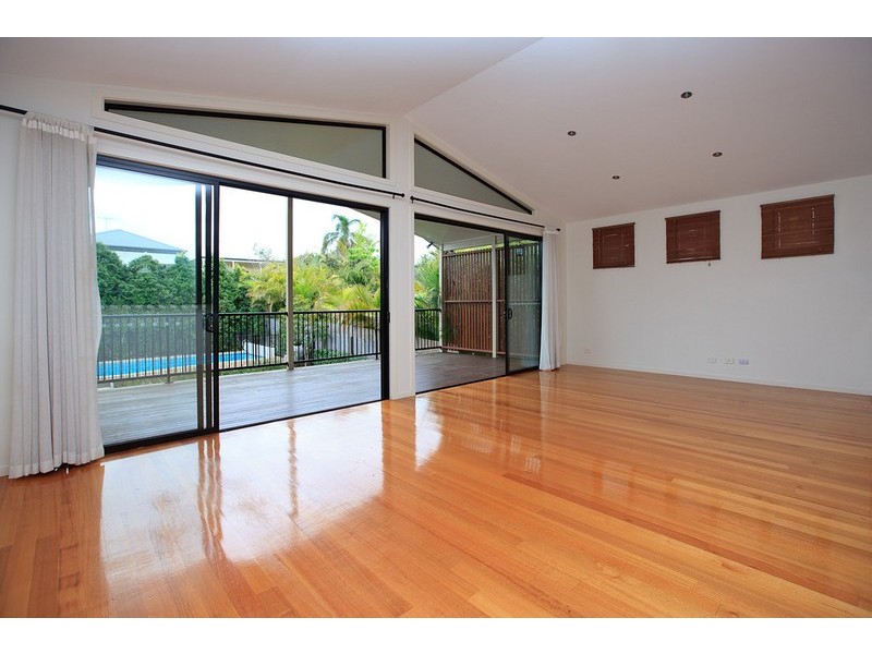 77 Thynne Avenue, Norman Park QLD 4170