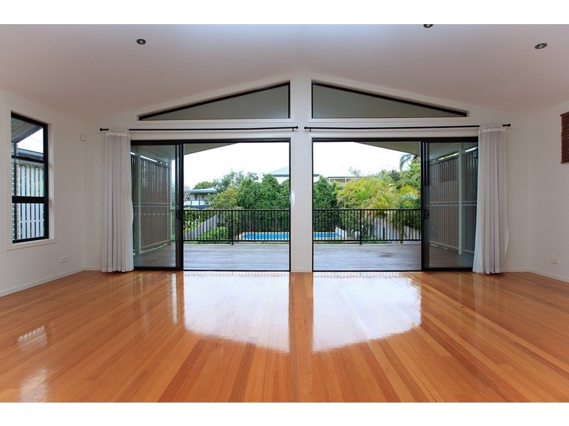 77 Thynne Avenue, Norman Park QLD 4170