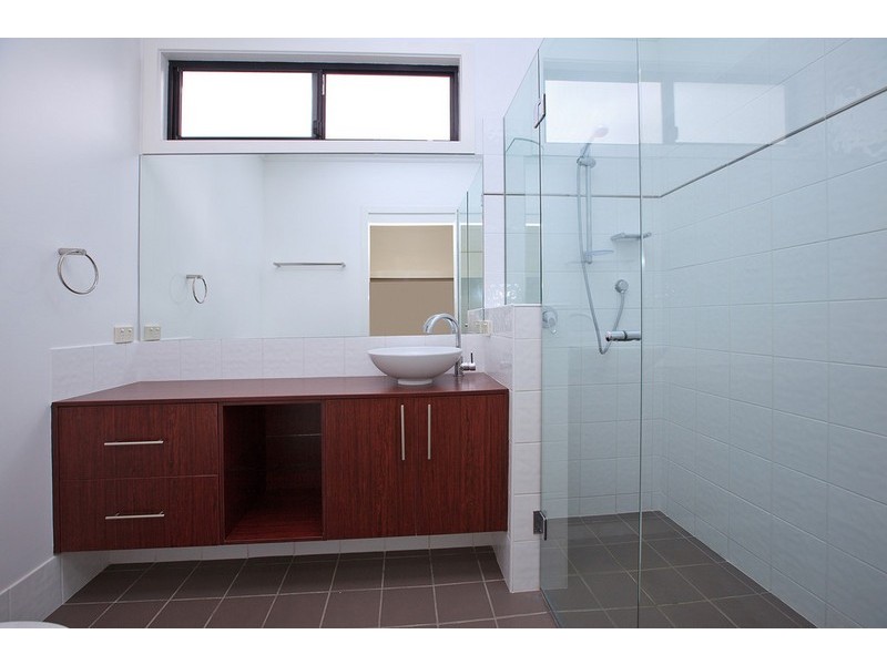 77 Thynne Avenue, Norman Park QLD 4170