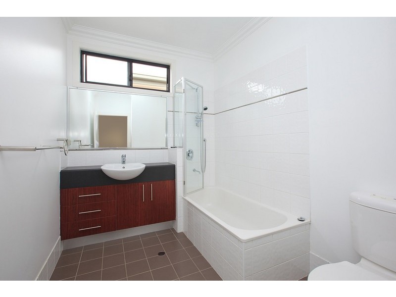 77 Thynne Avenue, Norman Park QLD 4170