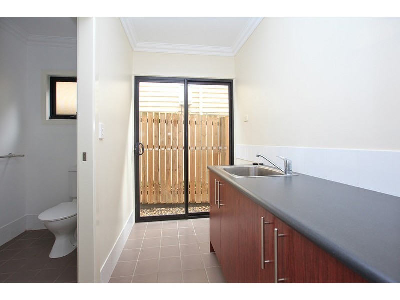 77 Thynne Avenue, Norman Park QLD 4170