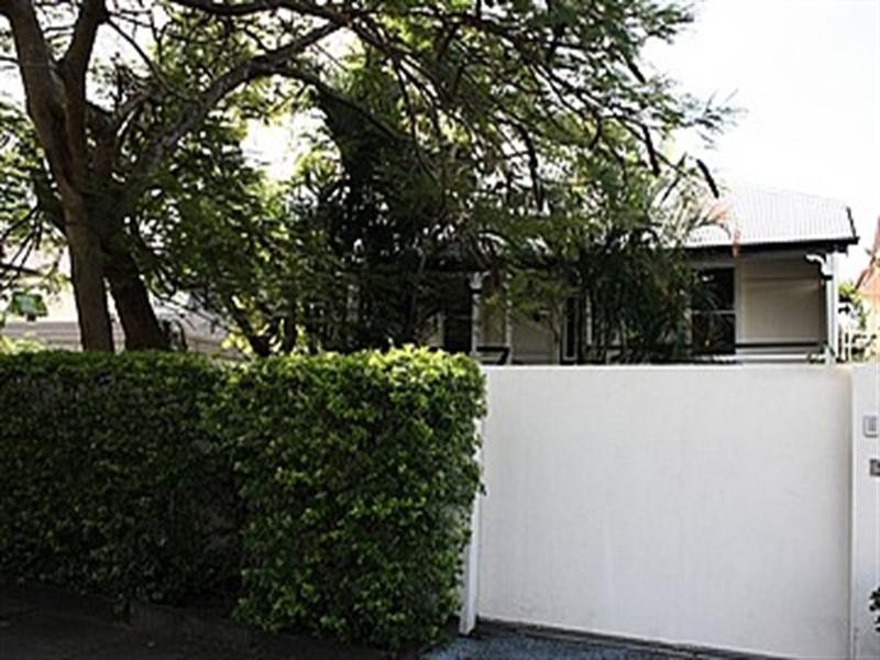 33 Barton Road, Hawthorne QLD 4171