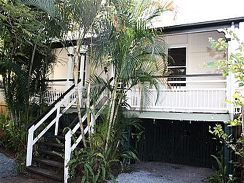 33 Barton Road, Hawthorne QLD 4171