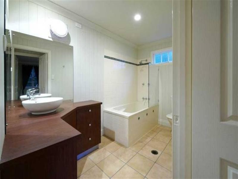 21 Ryan Avenue, Balmoral QLD 4171