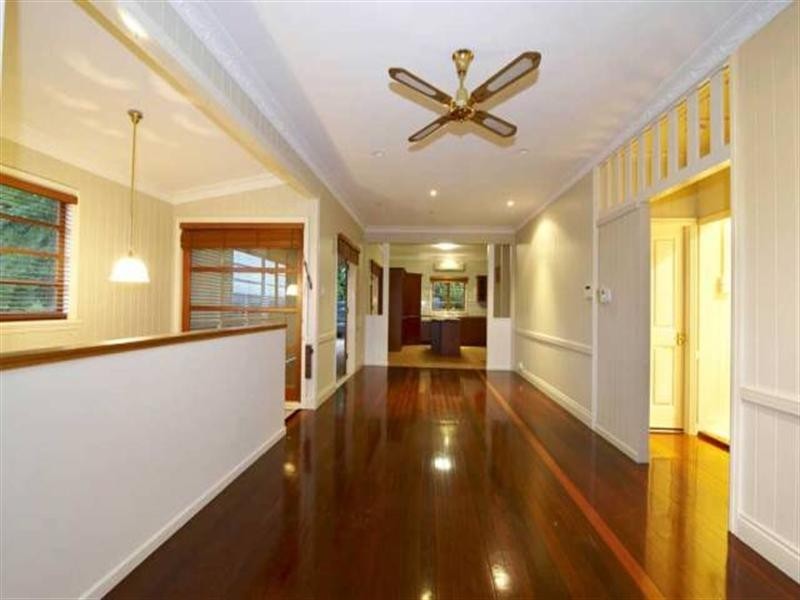 21 Ryan Avenue, Balmoral QLD 4171