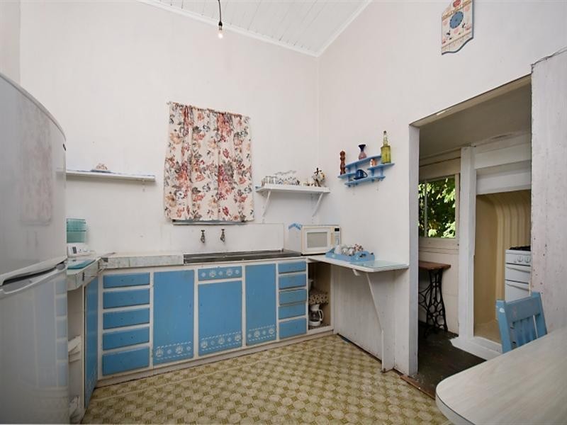 15 Armstrong Road, Cannon Hill QLD 4170