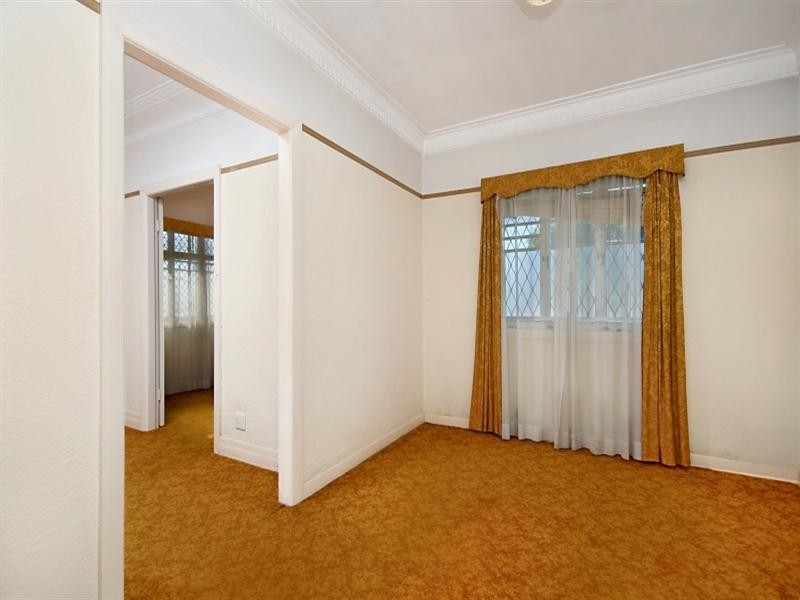 77 Dahlia Street, Cannon Hill QLD 4170