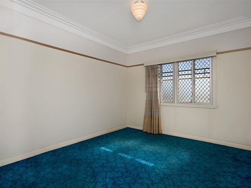 77 Dahlia Street, Cannon Hill QLD 4170