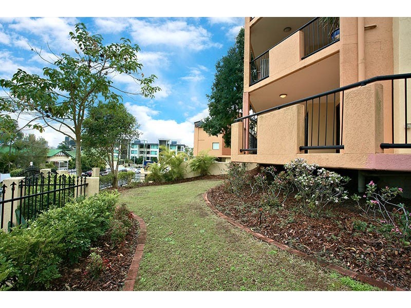 2/16 Norman Crescent, Norman Park QLD 4170