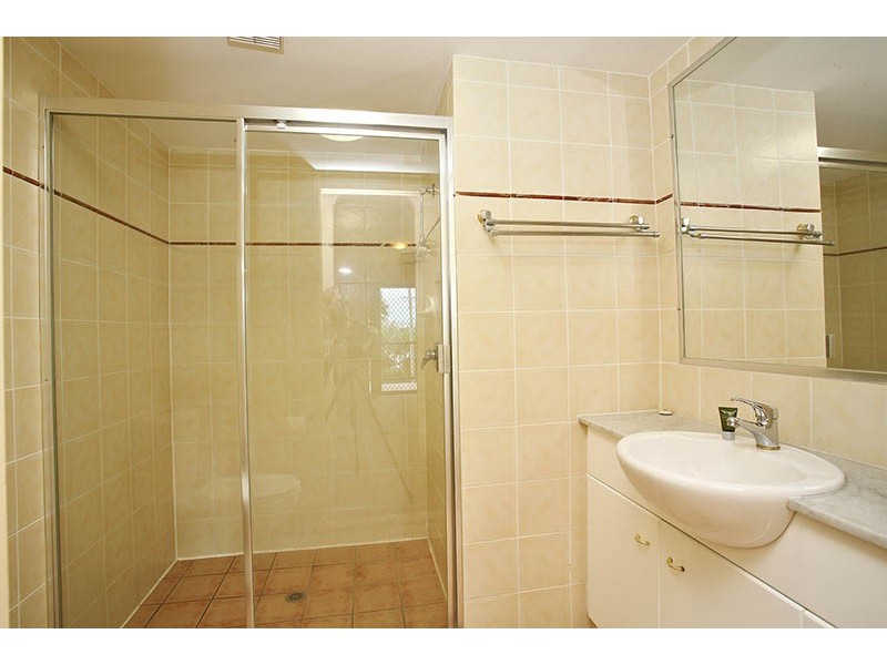 2/16 Norman Crescent, Norman Park QLD 4170