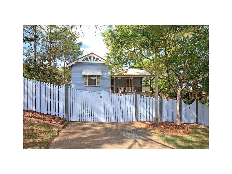 15 Philip Street, Hawthorne QLD 4171