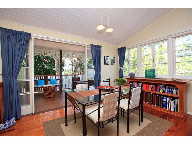 15 Philip Street, Hawthorne QLD 4171