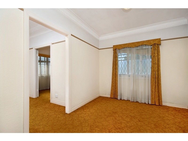 77 Dahlia Street, Cannon Hill QLD 4170