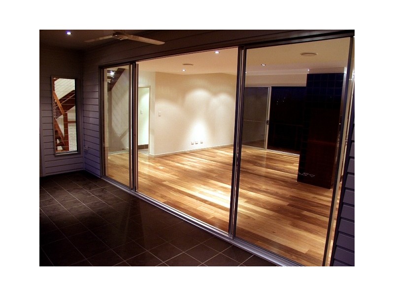 6A Hanworth Street, East Brisbane QLD 4169