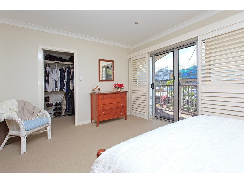 15 Kelsey Street, Coorparoo QLD 4151