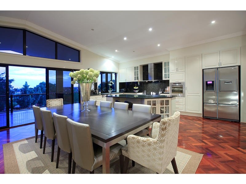 12 Melrose Close, Carindale QLD 4152