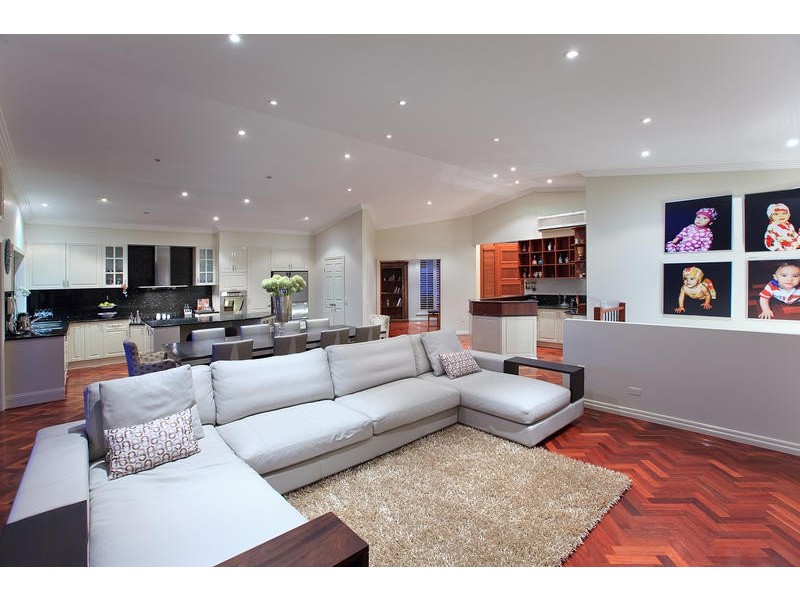 12 Melrose Close, Carindale QLD 4152