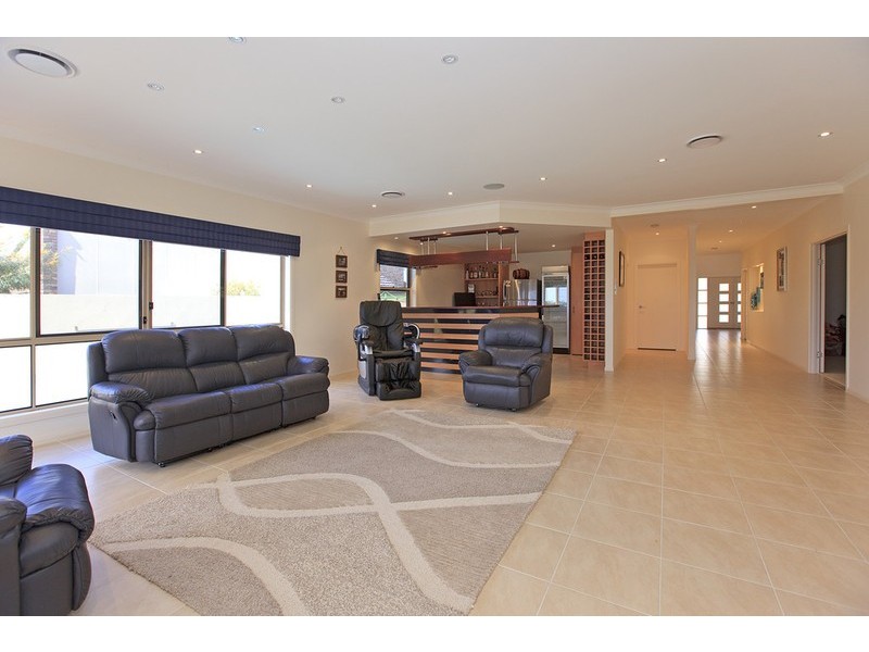 15 Claremont Street, Birkdale QLD 4159
