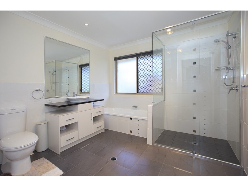 15 Claremont Street, Birkdale QLD 4159