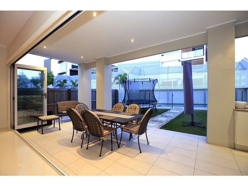 28 Addison Avenue, Bulimba QLD 4171