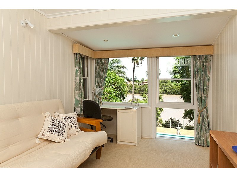 19 Ivy Street, Indooroopilly QLD 4068