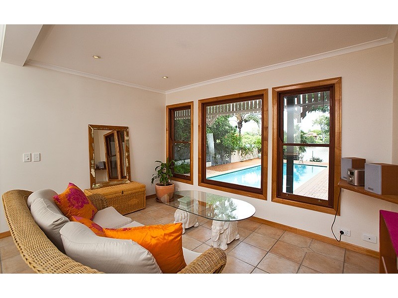 19 Ivy Street, Indooroopilly QLD 4068