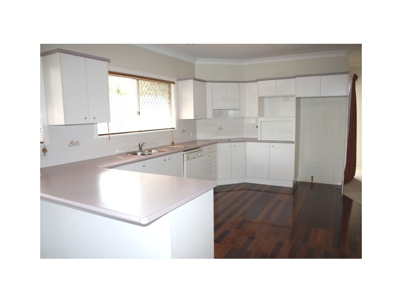 8 Julian Street, Morningside QLD 4170