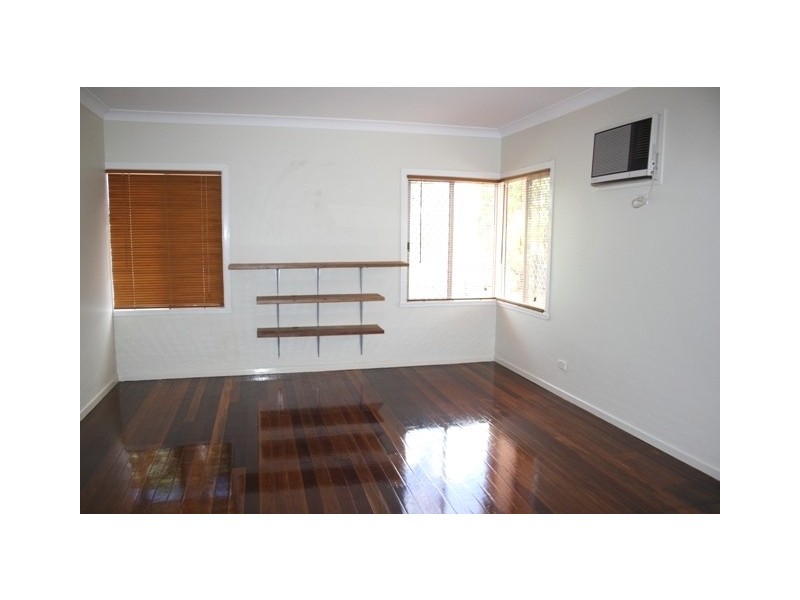 8 Julian Street, Morningside QLD 4170
