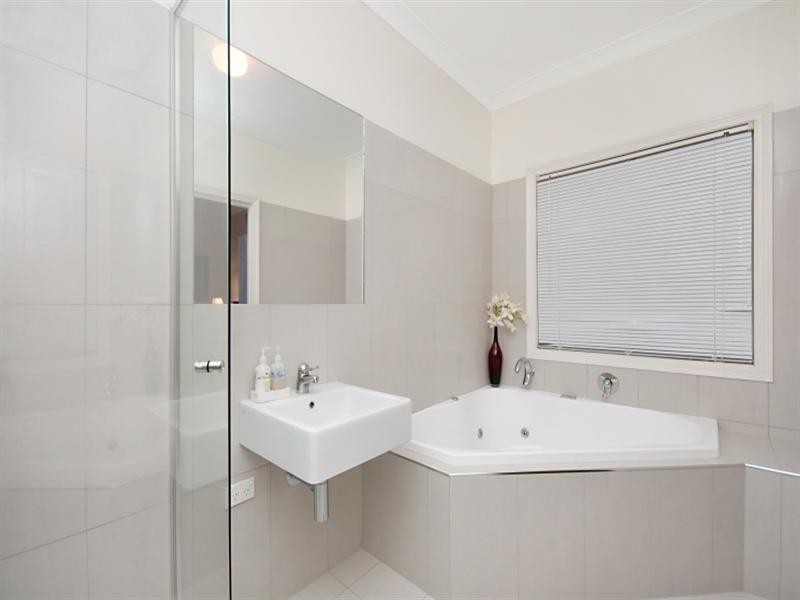 16 Dalrello Street, Carina QLD 4152