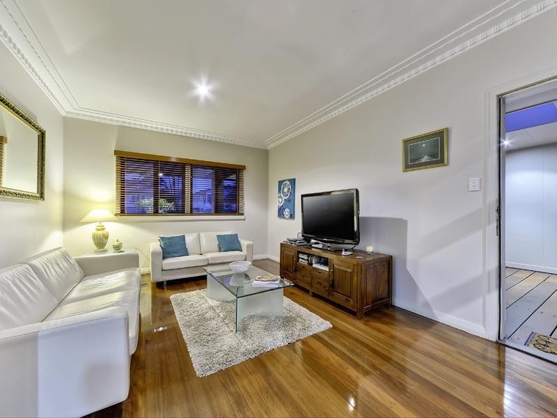 104 Fifth Avenue, Balmoral QLD 4171