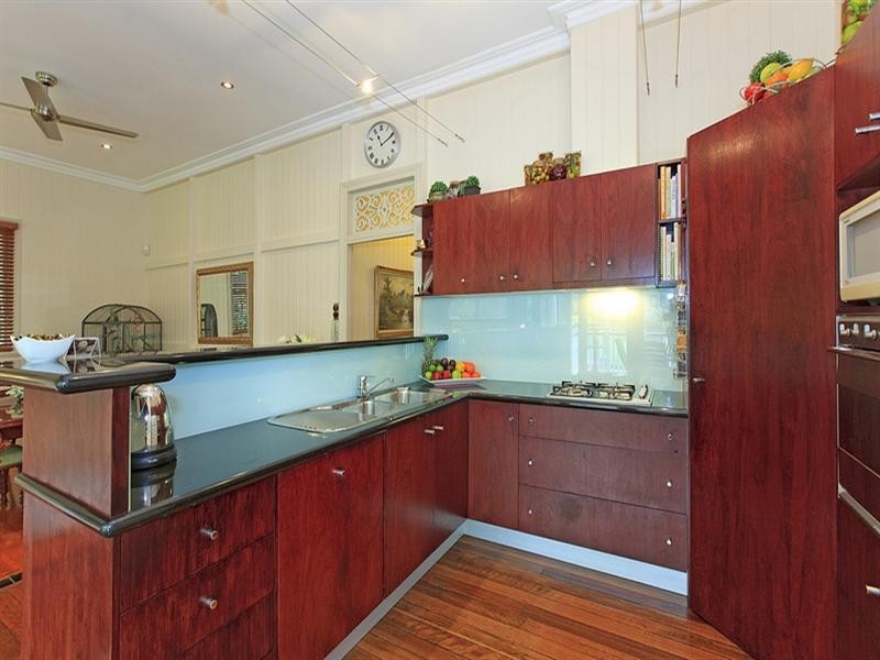 38 Longfellow Street, Norman Park QLD 4170