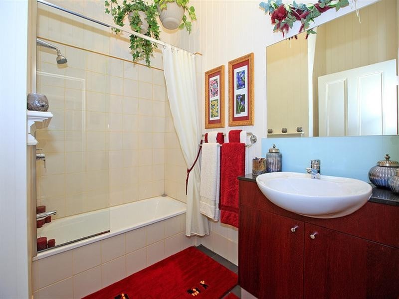 38 Longfellow Street, Norman Park QLD 4170