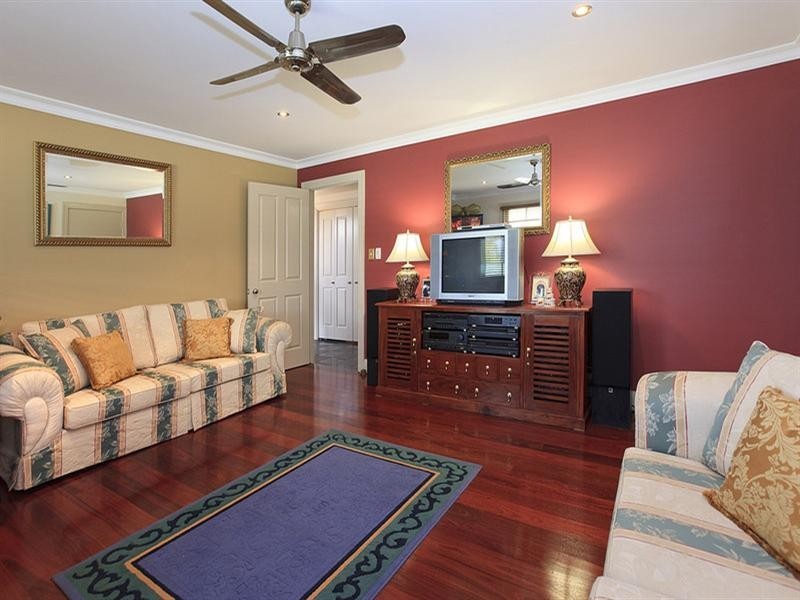 38 Longfellow Street, Norman Park QLD 4170