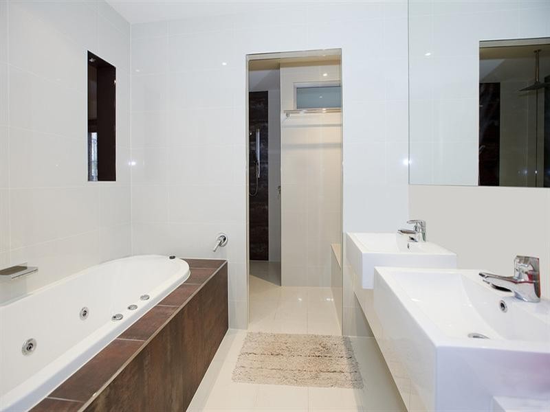 27 Waverley Road, Camp Hill QLD 4152