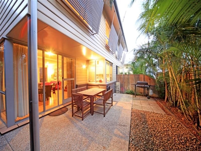 10 Leura Avenue, Hawthorne QLD 4171