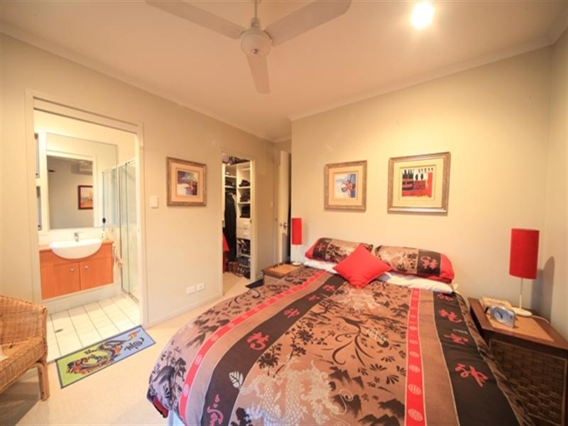 10 Leura Avenue, Hawthorne QLD 4171