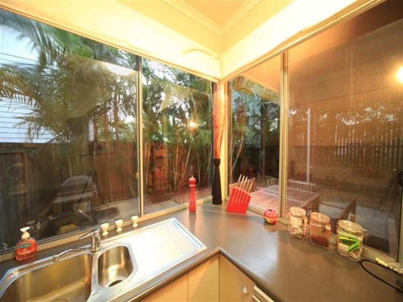 10 Leura Avenue, Hawthorne QLD 4171