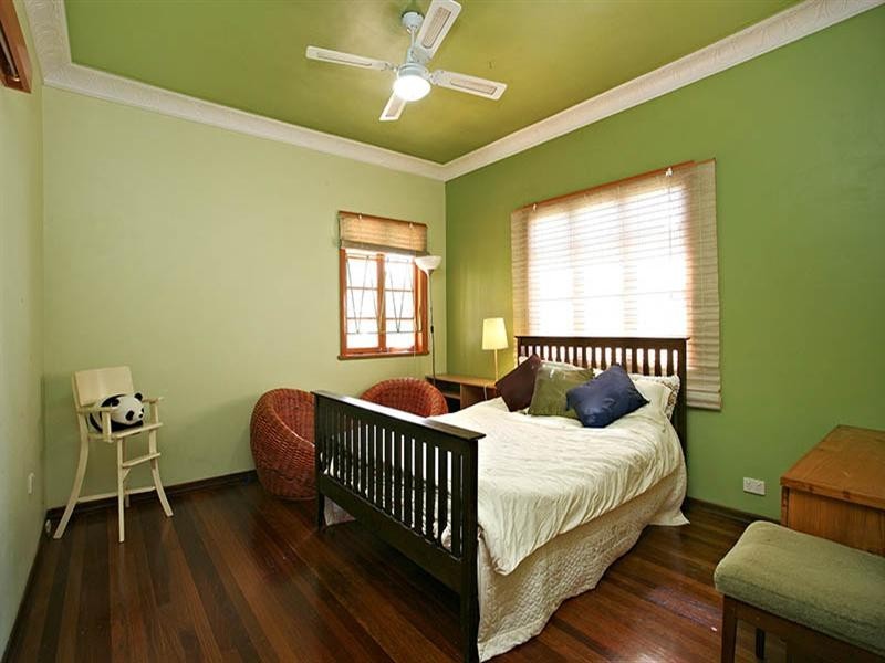 117 Morehead Avenue, Norman Park QLD 4170