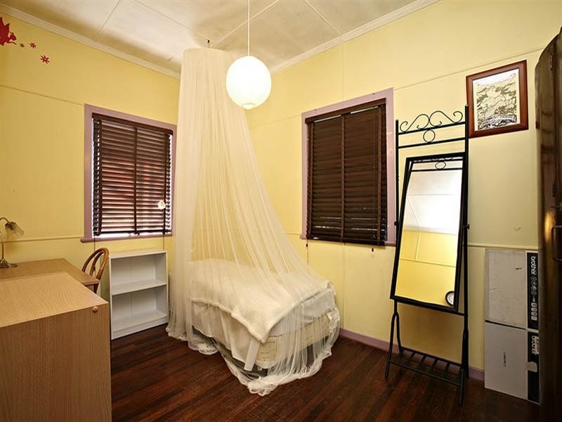 117 Morehead Avenue, Norman Park QLD 4170