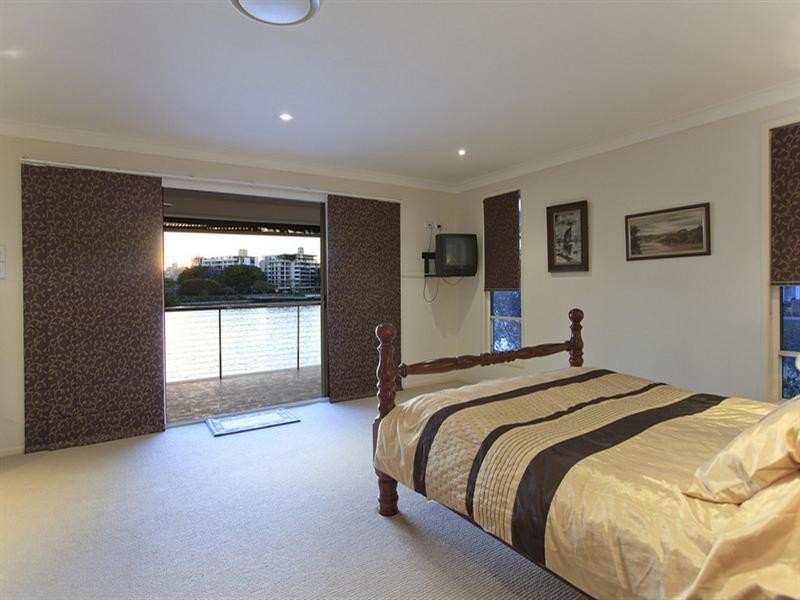30 Aaron Avenue, Hawthorne QLD 4171